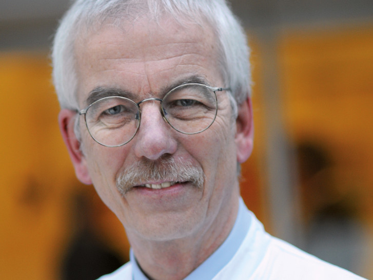 Dr. med. Rainer Stange Facharzt für Innere Medizin der Abteilung für Naturheilkunde