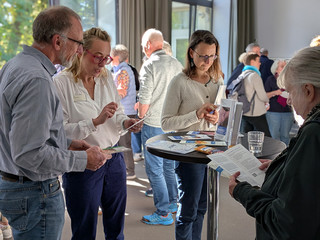 Interessierte erhalten Infomaterial Interessierte erhalten Infomaterial