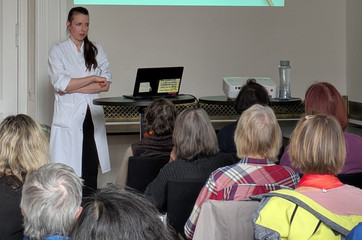 Dr. med. Claudia Römer stellt die Aspekte Krafttraining bei Sarkopenie & Osteoporose | Zyklusbasiertes Training vor